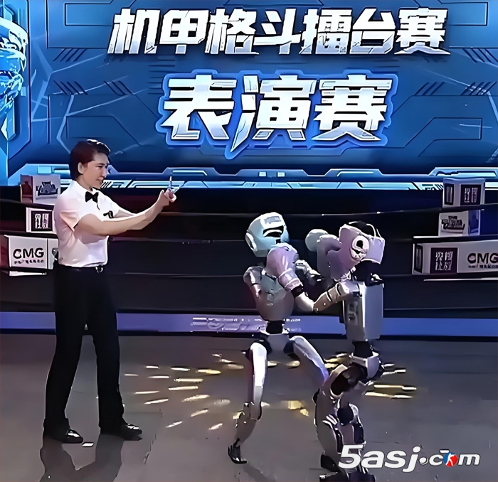 機(jī)器人在格斗大賽打裁判了？央視機(jī)甲格斗擂臺賽：AI博主奪冠，宇樹G1首秀