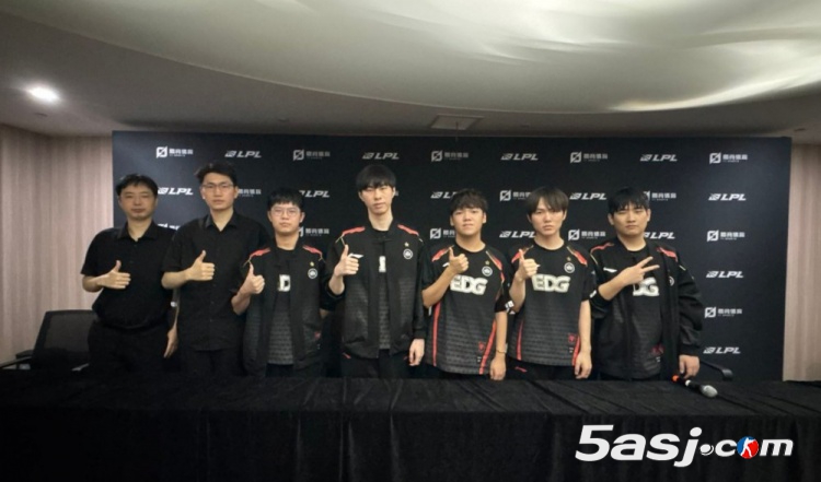 EDG 10-0橫掃LNG！全員KDA霸榜 教練組揭秘全勝秘訣 | 2025LPL涅槃組