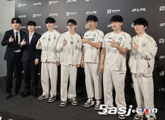 iG橫掃BLG登峰組收官戰(zhàn)實錄：TheShy鐵男皮膚局、Wei野區(qū)博弈、Rookie談季后賽野望