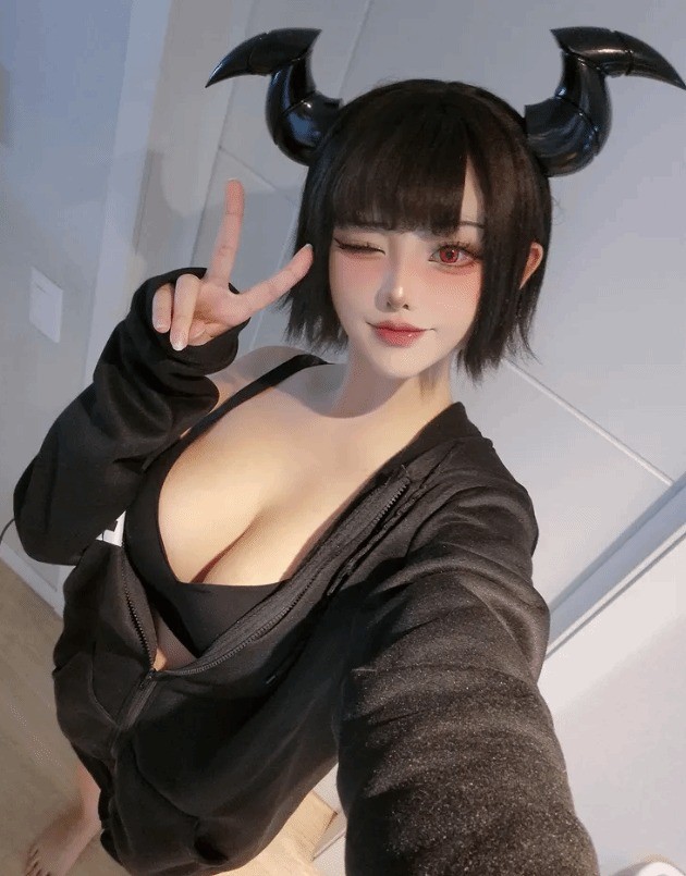 韓國知名Coser Yasal分享最新Cos美圖：《妮姬》小紅帽，《英雄聯(lián)盟》女槍，刃影姐姐