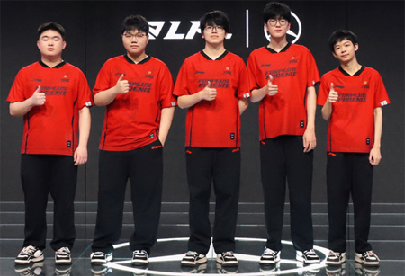 LPL史上首次席位回購(gòu)！世界冠軍FPX將于2026年正式退出聯(lián)盟，八載鳳鳴成絕響