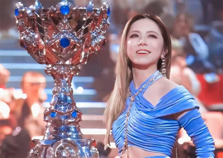 獨(dú)家幕后！鄧紫棋含淚坦言S15全球總決賽壓力爆表：突然成了全場(chǎng)唯一中國(guó)人