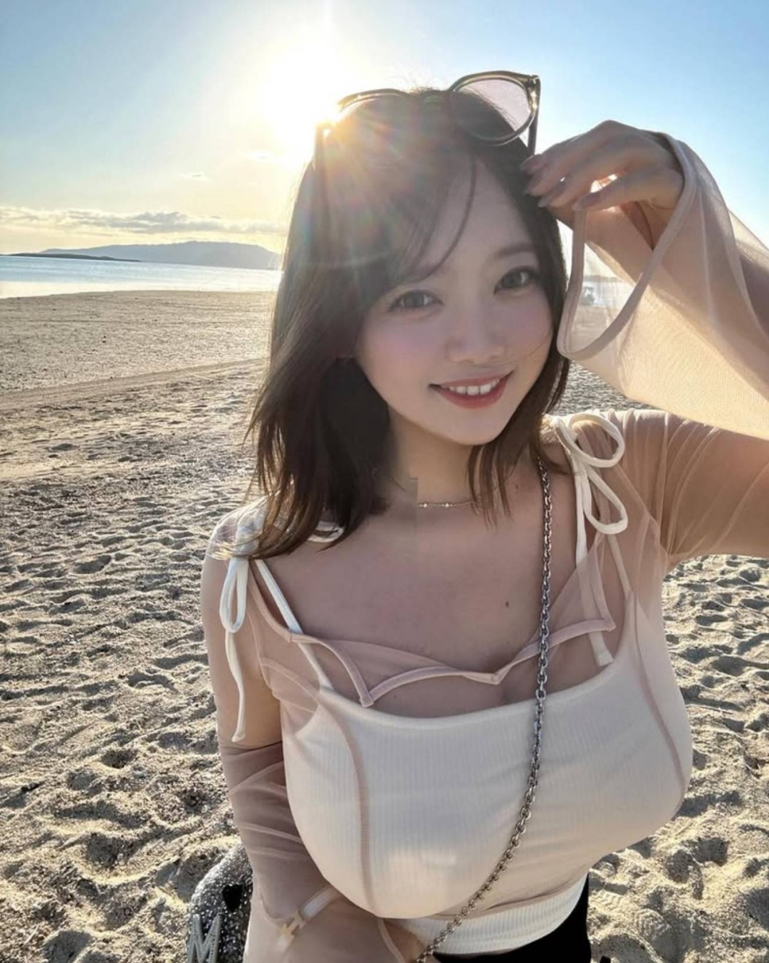 日本網(wǎng)紅まりちゃん 福利圖：擁有精致五官，傲人胸圍